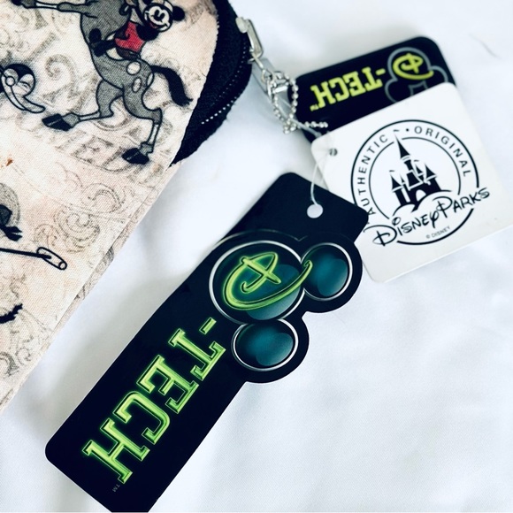 Disney Accessories Disney Laptop Sleeve Reversible Classic Mickey